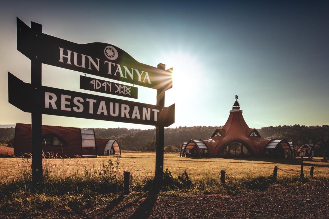 Hunnia - Huntanya Hotel Vlahita Ngoại thất bức ảnh