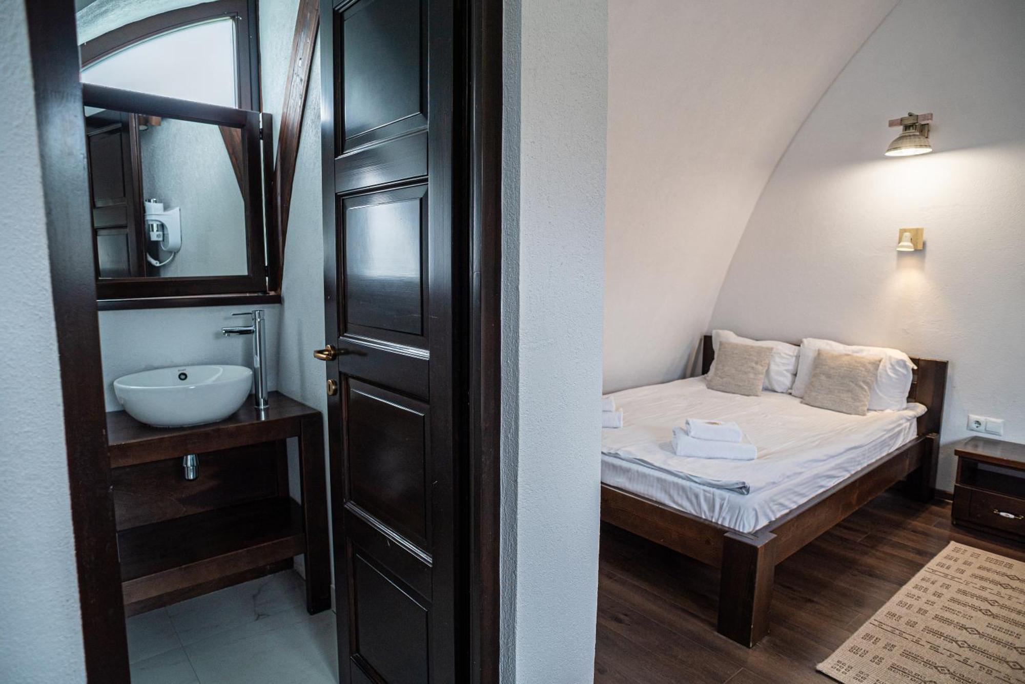 Hunnia - Huntanya Hotel Vlahita Ngoại thất bức ảnh