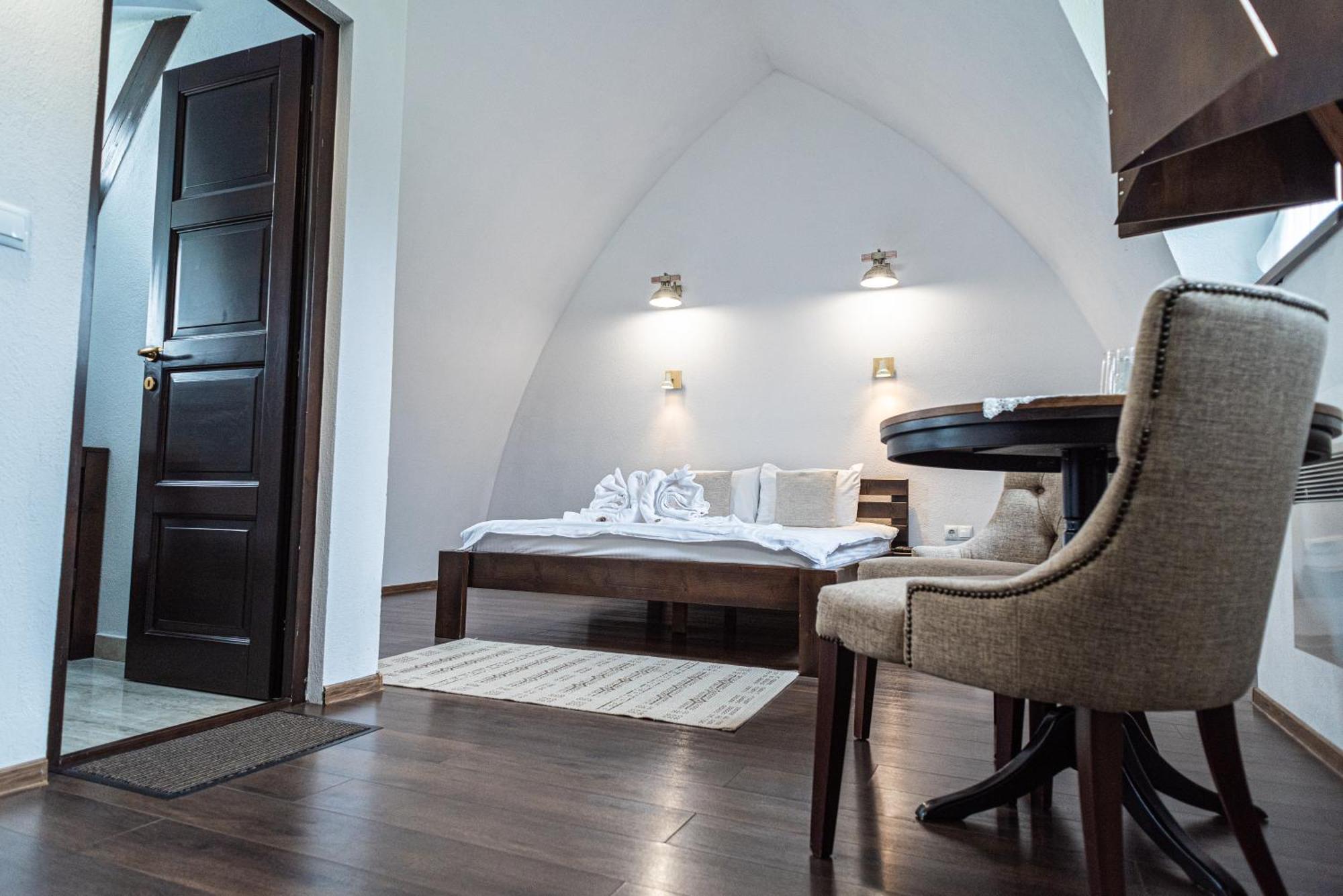 Hunnia - Huntanya Hotel Vlahita Ngoại thất bức ảnh