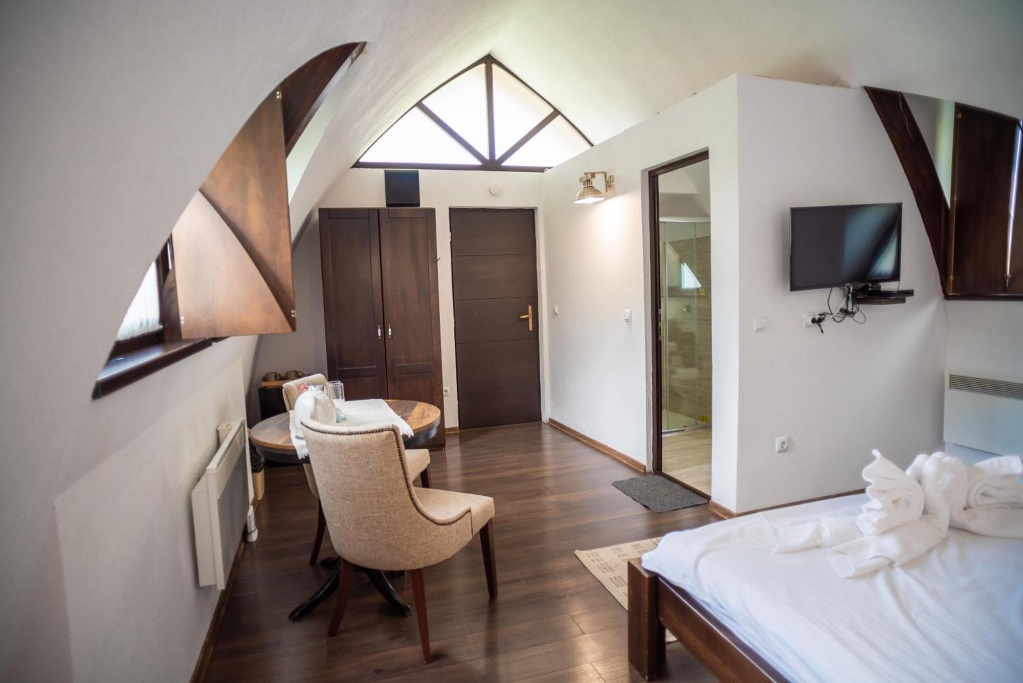 Hunnia - Huntanya Hotel Vlahita Ngoại thất bức ảnh