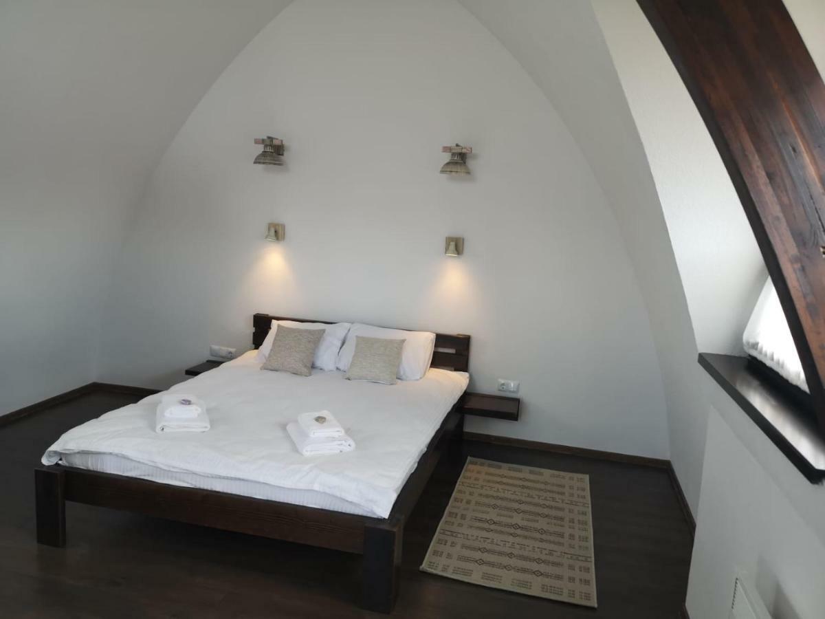 Hunnia - Huntanya Hotel Vlahita Ngoại thất bức ảnh