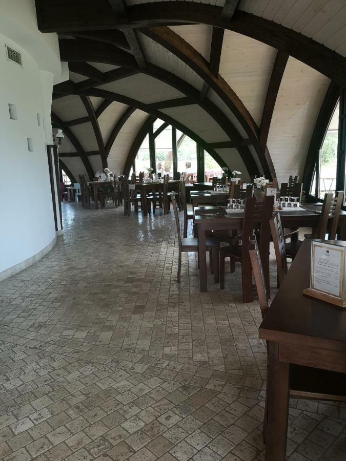 Hunnia - Huntanya Hotel Vlahita Ngoại thất bức ảnh