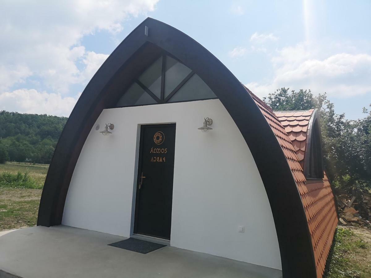 Hunnia - Huntanya Hotel Vlahita Ngoại thất bức ảnh