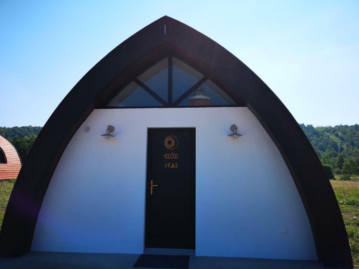Hunnia - Huntanya Hotel Vlahita Ngoại thất bức ảnh